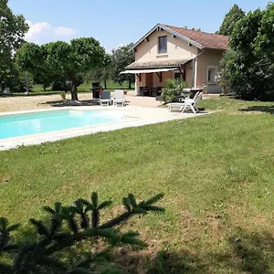 Apartment A La Campagne Avec Piscine, Biziat