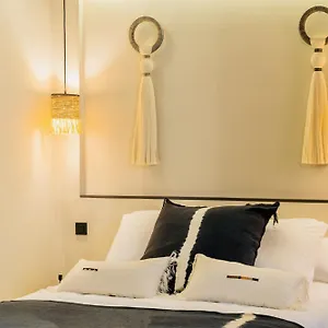 Host Le Lumiere & Cinema Apartment